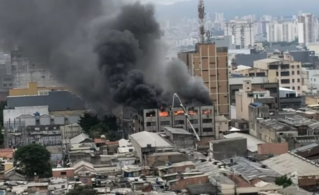 image-26-1024x626 Vídeo: Incêndio de grandes proporções atinge shopping no Brás, em São Paulo e desespero toma conta
