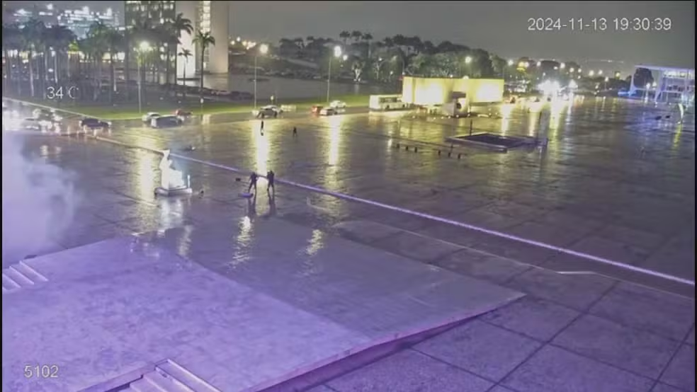 image-46 Vídeo mostra momento em que homem detona explosivos em frente ao STF