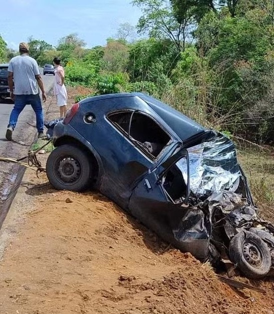 image-63 Quem são pai, mãe e filhos de 6 e 7 anos que morrem após trágica colisão frontal em MG