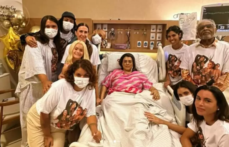 image-1 Preta Gil deixa a UTI após cirurgia e reúne família no hospital: 'Me enchem de amor'