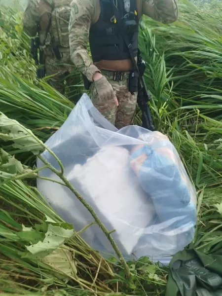 image-2 Tiros no ar: caças da FAB perseguem avião com 200 quilos de droga…