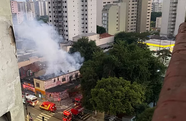 image Incêndio atinge imóvel na Avenida Angélica, no centro de SP…