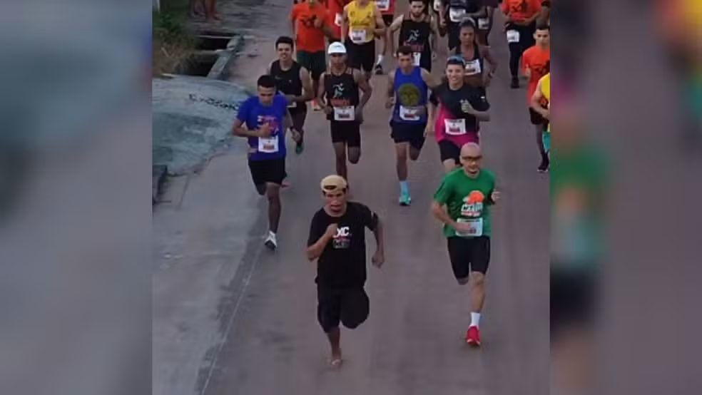image-116 🏃♂️💥 De ressaca à superação: homem que viralizou correndo bêbado de chinelo agora treina sóbrio e sonha com nova vida