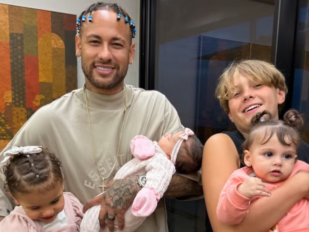 image-306 🔥 POLÊMICA NO DIA DOS PAIS! Bruna Biancardi CAUSA REVOLTA ao homenagear Neymar e falar em “OUTROS FILHOS” — web acusa distinção e clima pega fogo nas redes! 🔥