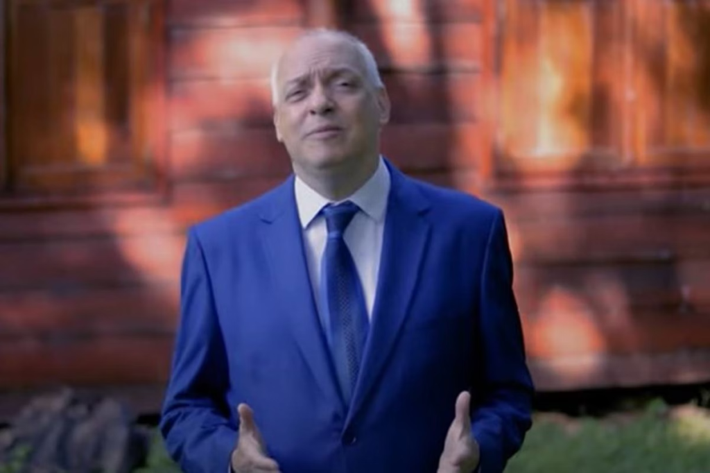 image-375-1024x682 [VÍDEO CHOCANTE] Pastor famoso é flagrado nas ruas usando peruca loira e calcinha — “investigação pessoal”, alega ele em vídeo polêmico!