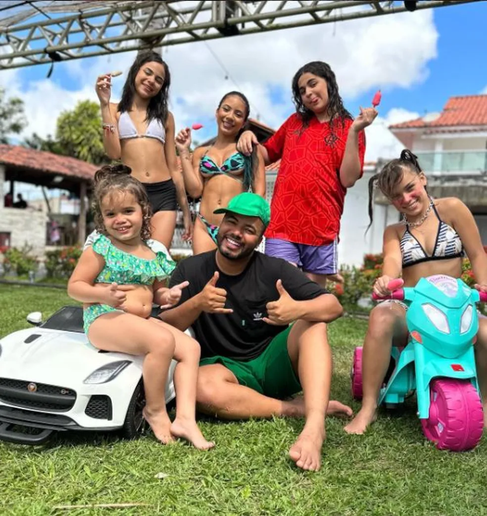 image-387-966x1024 🚨 ESCÂNDALO NA PARAÍBA: Influenciador acusado de “comprar” famílias com aluguel, iPhones e mensalidades de colégios para ter acesso a menores em vídeos polêmicos
